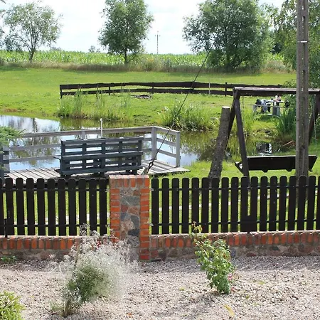 I Nad Stawem Kolo Mragowa 팜스테이 *